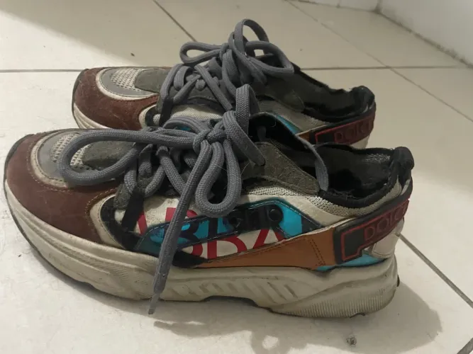 Vendo tênis dolce & gabbana usado em ótimo estado! Pra vender logo 