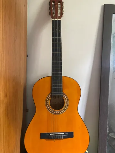 Violão em perfeito estado