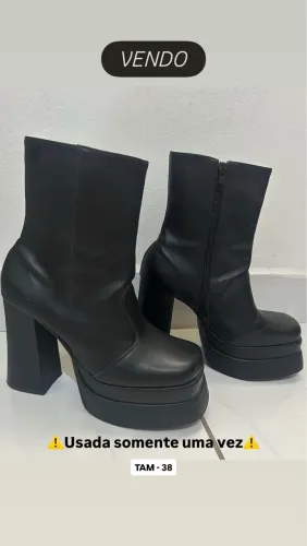 Bota salto alto