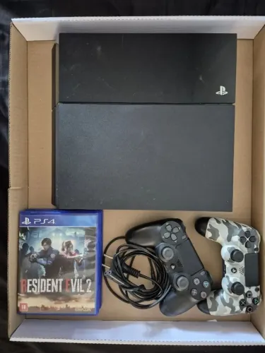 Console PlayStation 4 500GB + 2 Controles DualShock 4 + 2 Jogos (PS4 Fat)