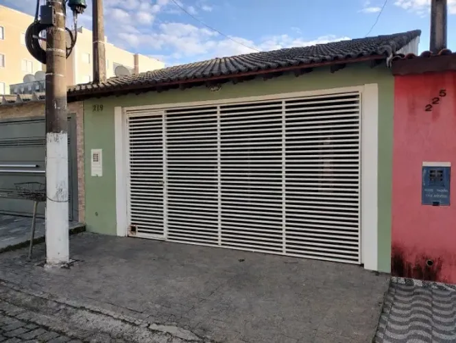 Casa térrea à venda na Vila Urupês, Suzano - Porteira Fechada
