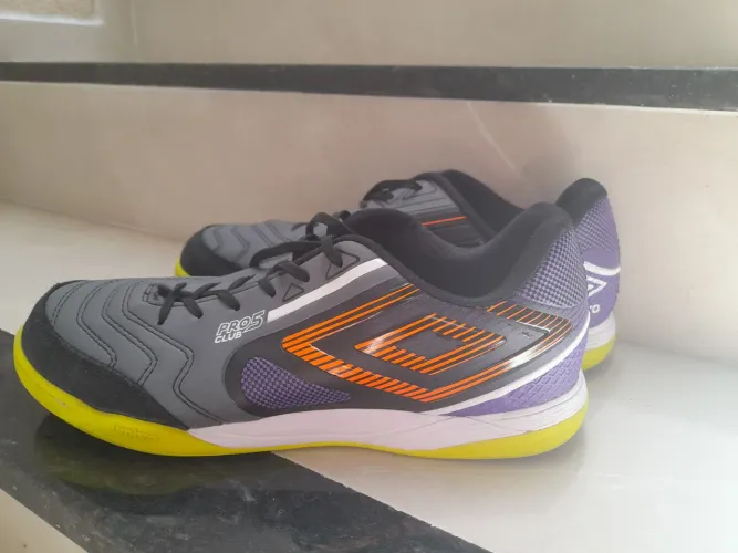 Chuteira umbro pro 5 BUMP,tamanho 40/41,So aceitamos pix,preço original 400