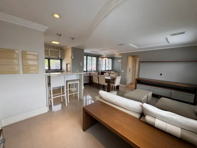 Apartamento totalmente mobiliado para locação com 02 vagasno bairro Auxiliadora - Porto Al