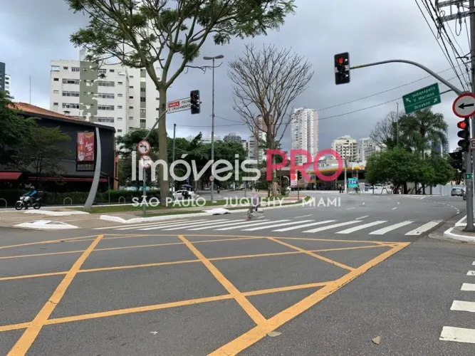 Terreno ZM numa esquina maravilhosa