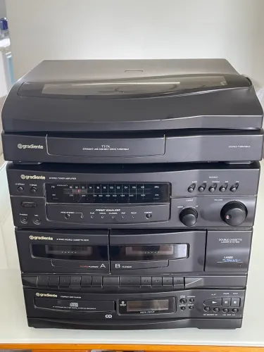 Som Gradiente Modelo TK - 43 CR Antigo para restauração ou retirar peças.