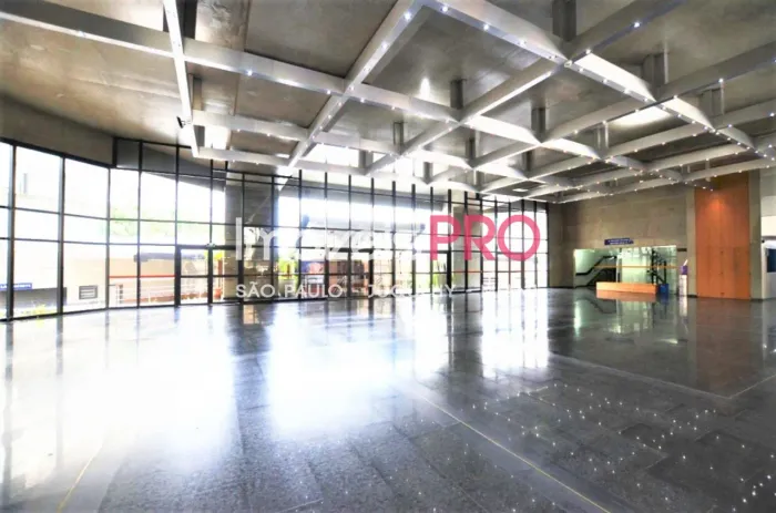 Heliponto, auditorio, 14 pavimentos, 244 vagas, 8 elevadores