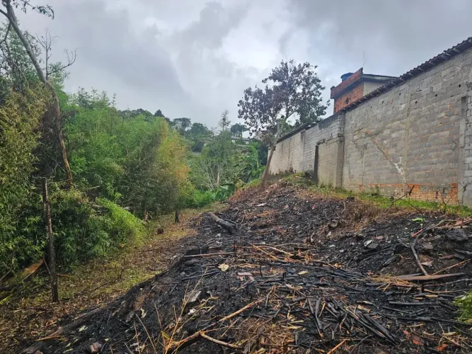 Terreno próximo ao asfalto em São Lourenço da Serra SP