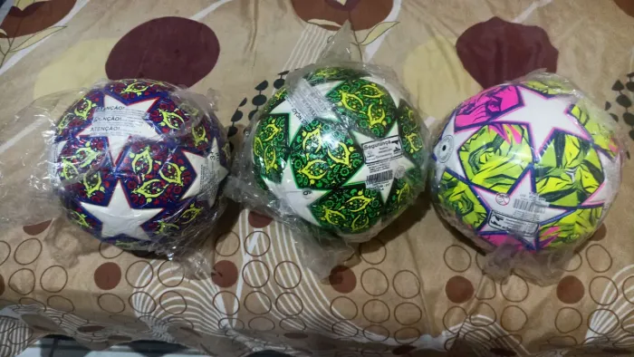 vendo ou troco bolas da Champions qualquer coisa me chama no chat