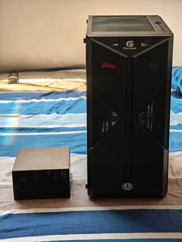 Gabinete Gamer Fortrek + Fonte Gamer 80 Plus Silver Mymax 1000w.