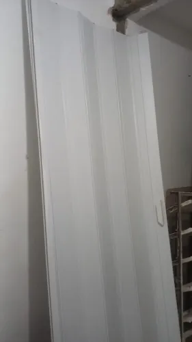 PORTA PVC, PORTA DE MADEIRA E CAMA SOlTEIRO TUDO POR 200,00