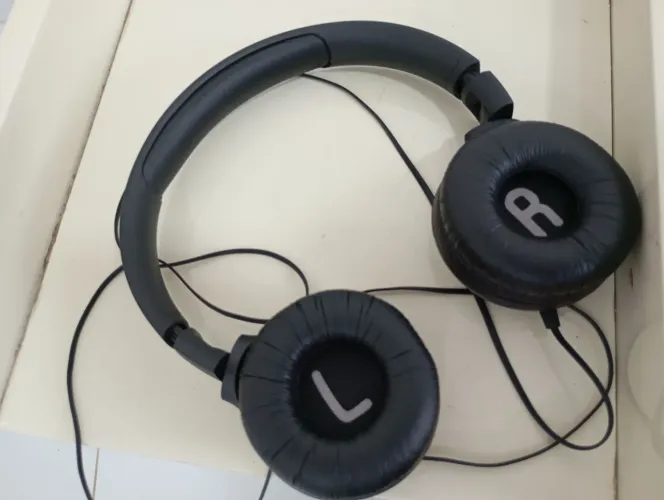 Fone de ouvido JBL com fio