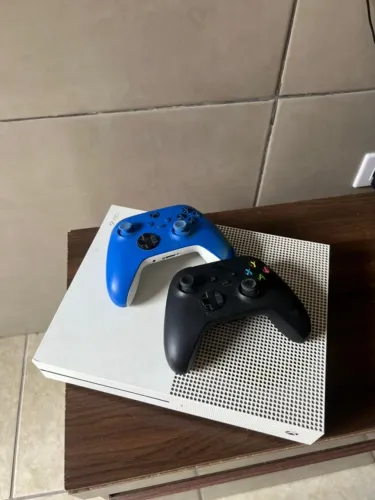 Xbox One S 1TB Branco + 2 Controles Originais
