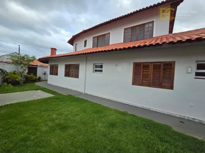 Sobrado em bairro residencial para venda na praia de Peruíbe com 5 quartos - Parque Turíst