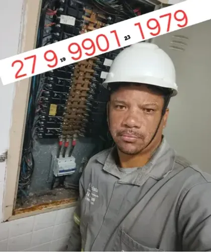 Eletricista emergencial ligou chegou