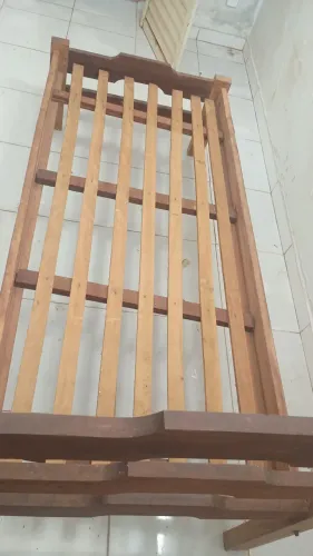 Cama de madeira ?