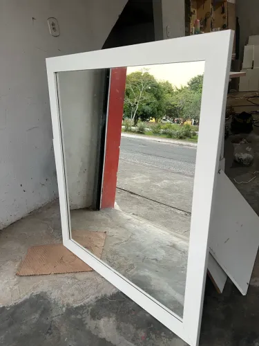 Espelho com moldura em MDF