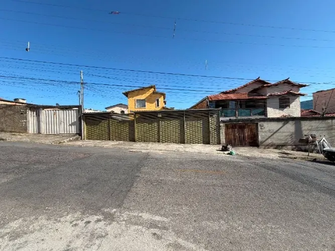 Casa geminada com garagem coberta,2 quartos