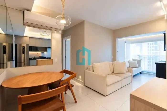 Lindo apartamento totalmente mobiliado para venda ou locação em Moema, com 1 suite, 1 vaga
