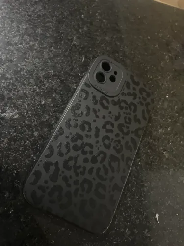 CAPINHA ESTILO ONÇA PRETA - ELEGÂNCIA E PROTEÇÃO IPHONE 11