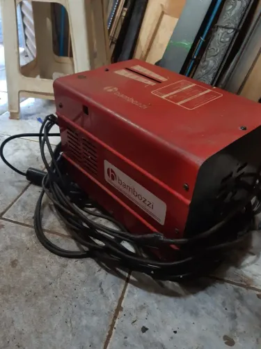 Máquina de solda eletrica bom estado