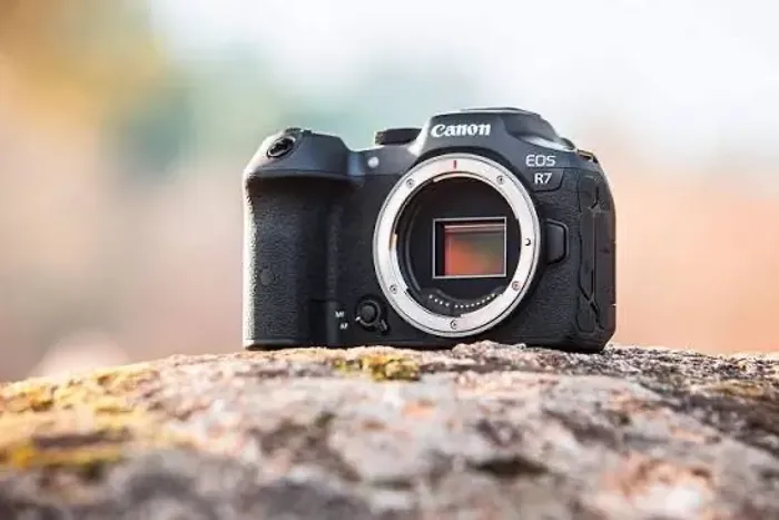 Camera Canon Eos R7 Mirrorless R Corpo Profissional Preto Nova Lacrada