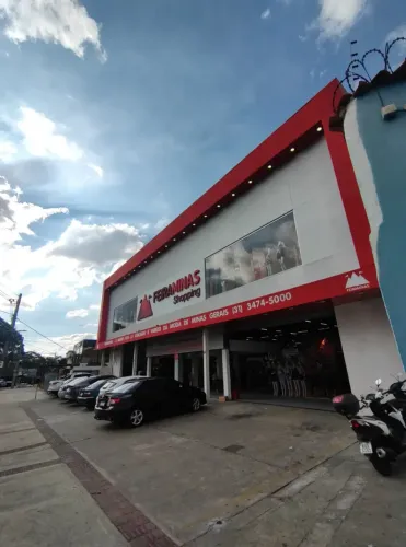 Imóvel de 1.040m² em frente à Praça Dr. Celestino Marra