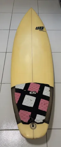 Prancha de Surf UB (6'0" x 18 ½" x 2 ¼") volume 27 litros
