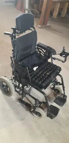 Cadeira Motorizada Freedom Style 13 com almofada roho