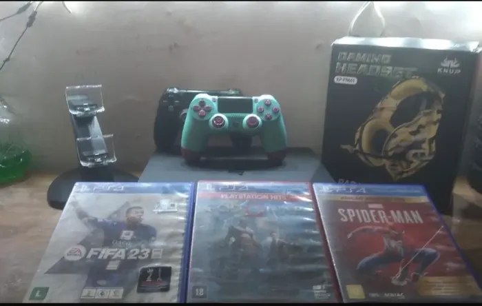 Plastation 4 slim vem 2 controle carregador 3 jogos físicos e 2 digitais
