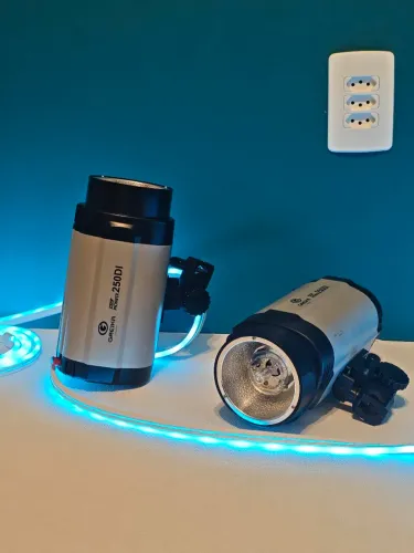 Par de Flash Tocha Estúdio Godox 250DI Mini Pioneer - 110V (Impecáveis)