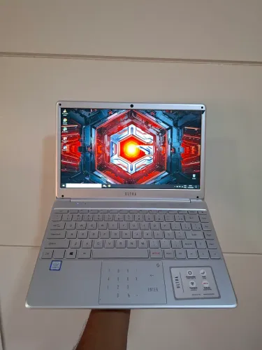 Notebook Ultra Core i3 com carregador e Caixa