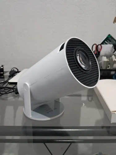 Mini Projetor Portátil Magic Cube