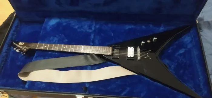 Guitarra ESP LTD Flying V 