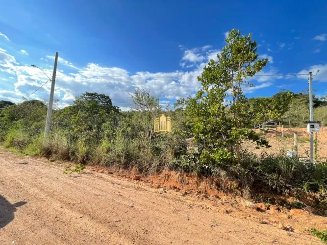 Excelente Lote à Venda no Bairro Fernão Dias 450m² com Documentação e Energia