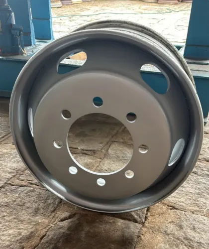 RODA DE AÇO ARO 17,5 8 FUROS F4000 MODERNA ACIMA DO ANO 2000 - PNEU S/CÂMARA NOVA