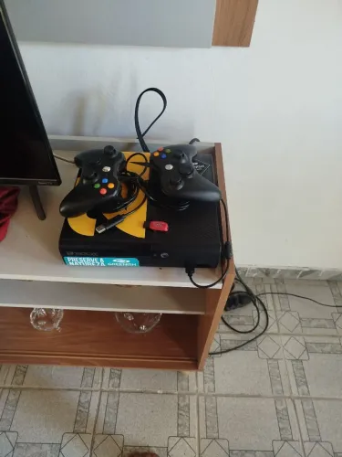 Xbox 360 super slim no precinho 