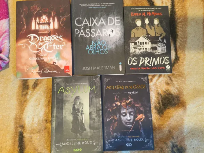 Vendo Livros - Preços na descrição.