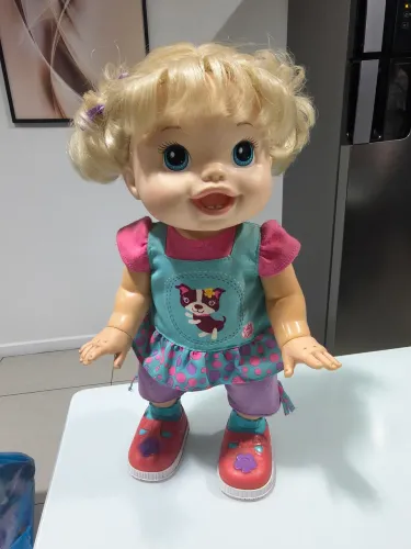 Boneca Baby Alive primeiros passos (versão lançada em 2010 pela Hasbro)
