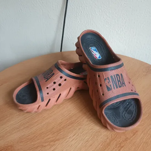 Chinelo slide NBA laranja 
