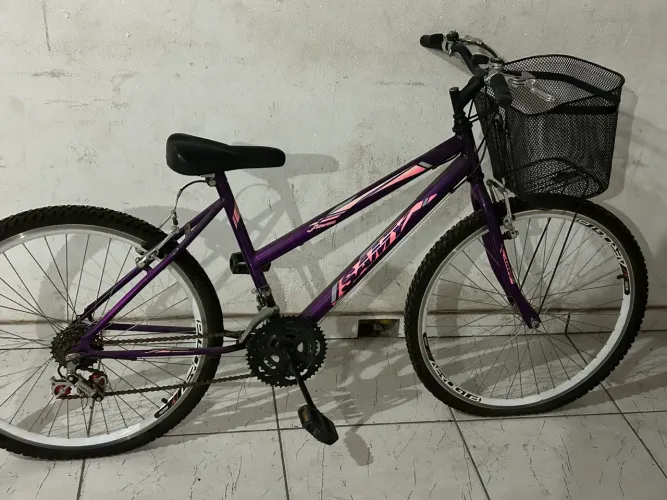 Bicicleta média usada poucas vezes