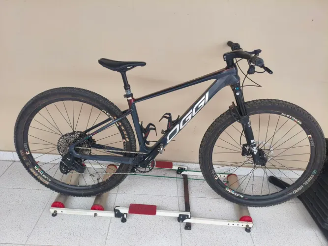 Vende se bike oGGi advenced carbono Tam 17 guidão integrado carbono kit Sram eletrônica