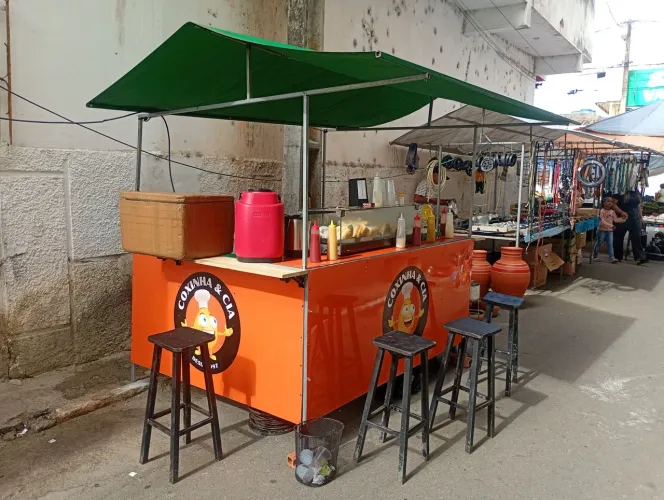 Barraca de lanches em ACM, desmontável medindo 2 por 1.50