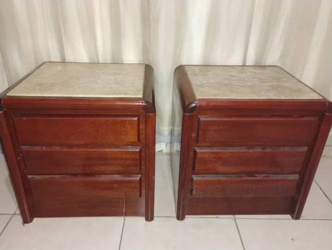 Mesinha de cabeceira