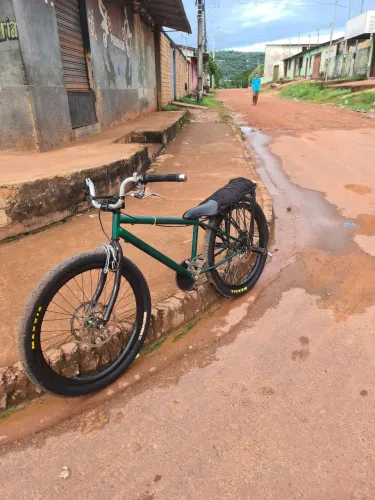Bike montadinha quadro reduzido aro 26 