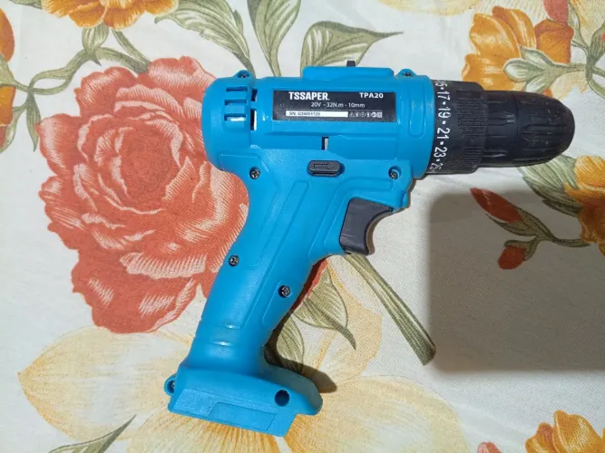 Vende-se furadeira e parafusadeira