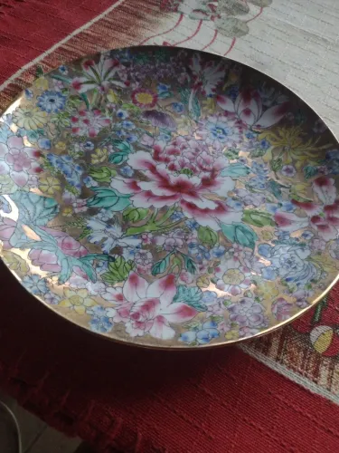 Prato de porcelana chinesa pintado a mão. Especial para colecionador. Sofisticação e belez