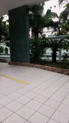 Vende-se apartamento a 2 quadras da praia na região do aquário - Enseada - Guarujá