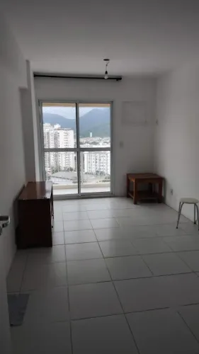 Imóvel para aluguel tem 62 metros quadrados com 2 quartos em Curicica - Rio de Janeiro - R