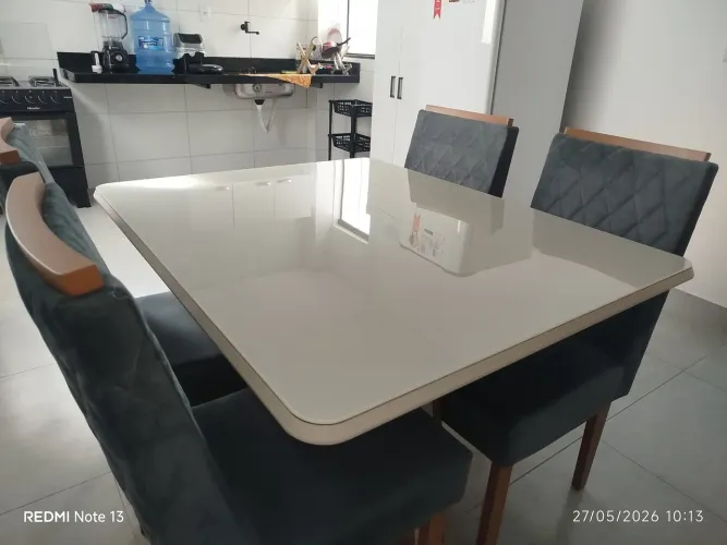 Mesa de jantar ,nova bem conservada 