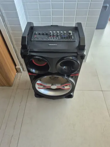 Caixa de som Mondial 500 w com 2 microfones